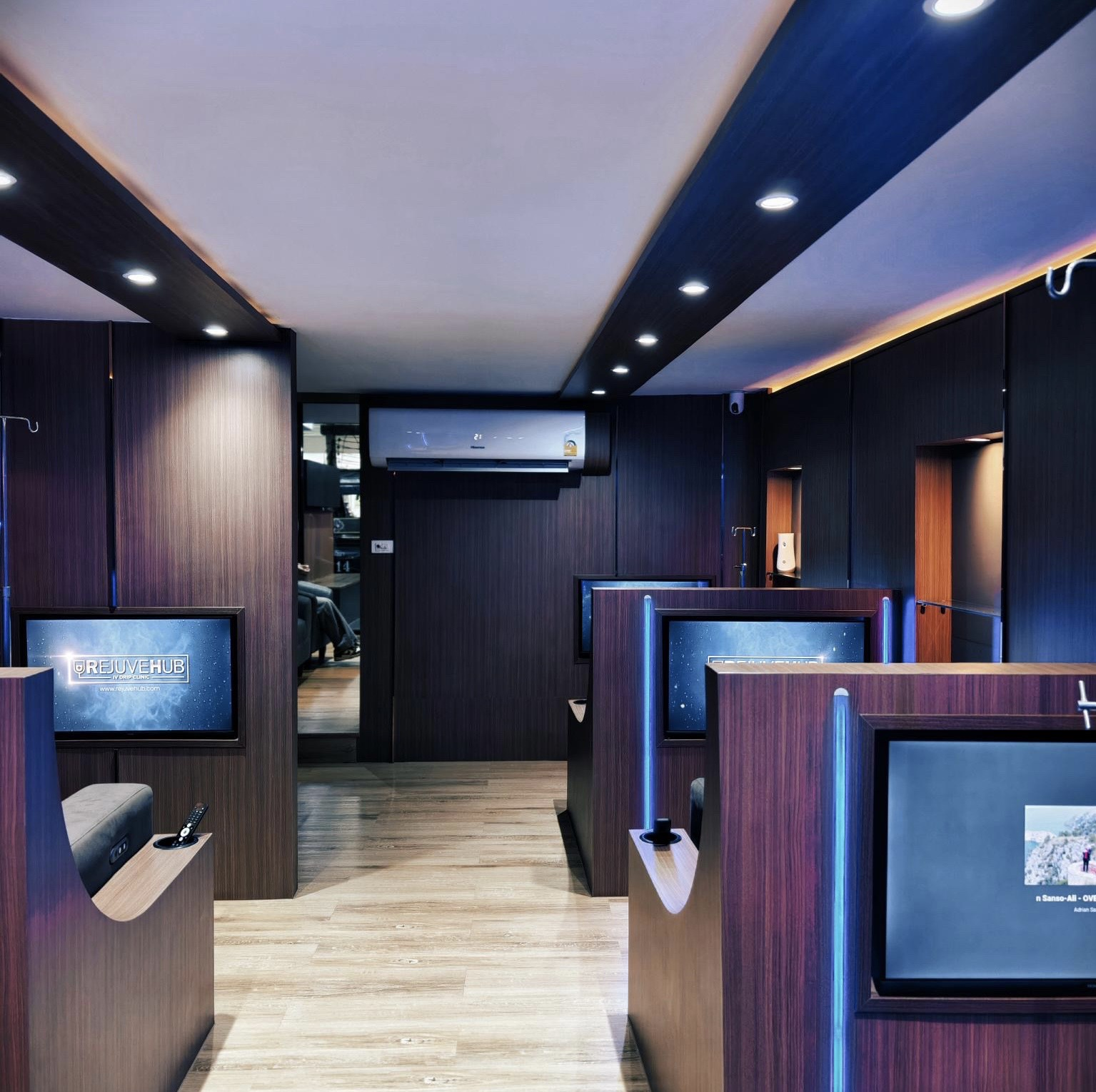 RejuveHub private lounge aisle